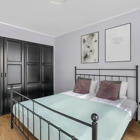 Elegant Jezyce Near Mtp By Renters Πόζναν